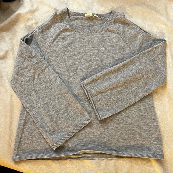 GAP Merino Wool Sweater with cutout shoulders & bell sleeves - Picture 1 of 4